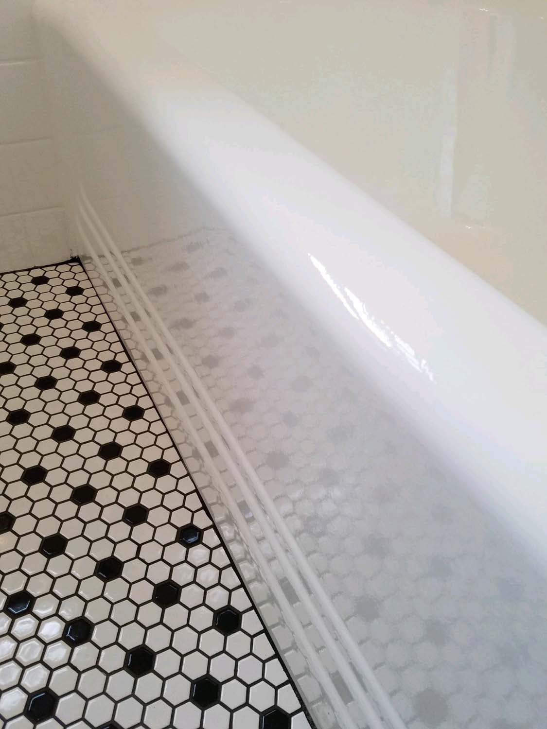 bathtub & tile floor